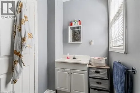 174 Rosslyn Avenue North Hamilton ON L8L 7P7