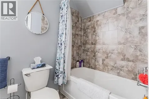 174 Rosslyn Avenue North Hamilton ON L8L 7P7