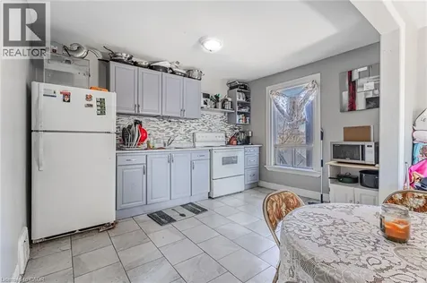 174 Rosslyn Avenue North Hamilton ON L8L 7P7