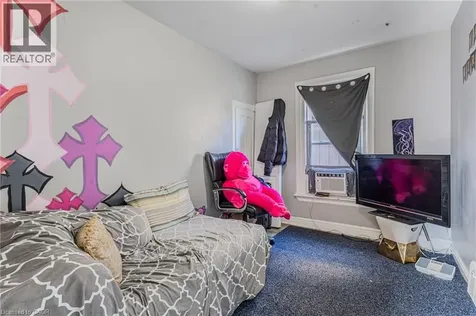174 Rosslyn Avenue North Hamilton ON L8L 7P7