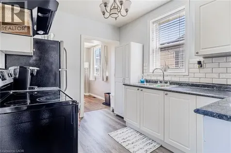 174 Rosslyn Avenue North Hamilton ON L8L 7P7