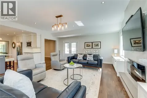 4306 Lakeshore Road Burlington ON L7L 1A8