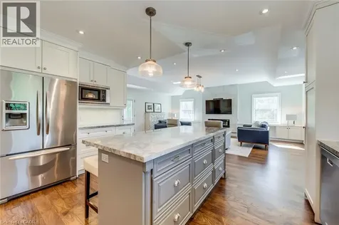 4306 Lakeshore Road Burlington ON L7L 1A8