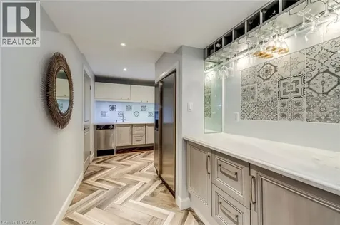 4306 Lakeshore Road Burlington ON L7L 1A8