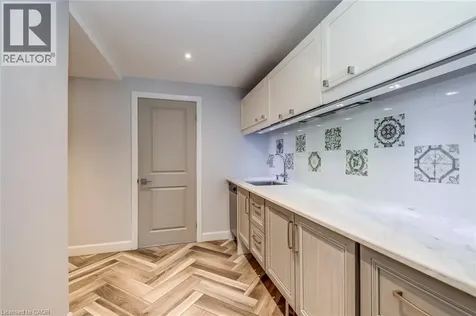 4306 Lakeshore Road Burlington ON L7L 1A8