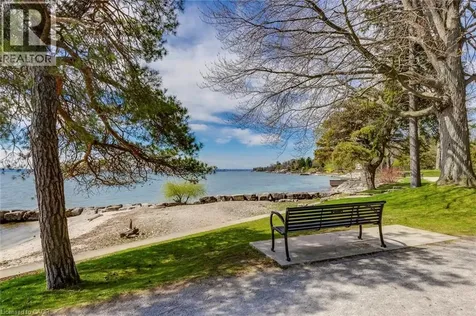 4306 Lakeshore Road Burlington ON L7L 1A8
