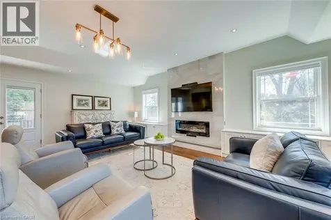 4306 Lakeshore Road Burlington ON L7L 1A8