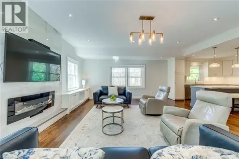 4306 Lakeshore Road Burlington ON L7L 1A8
