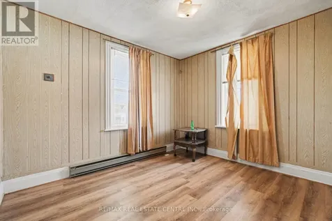 84 Bank Street North Renfrew ON K7V 2E2