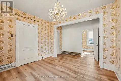 84 Bank Street North Renfrew ON K7V 2E2
