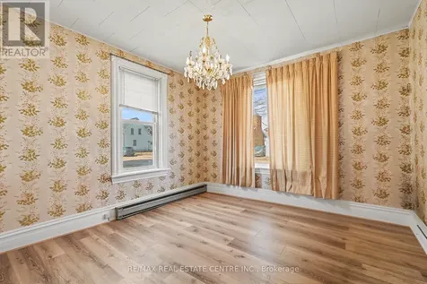 84 Bank Street North Renfrew ON K7V 2E2