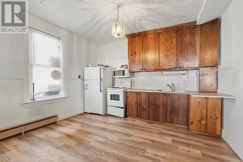 84 Bank Street North Renfrew ON K7V 2E2