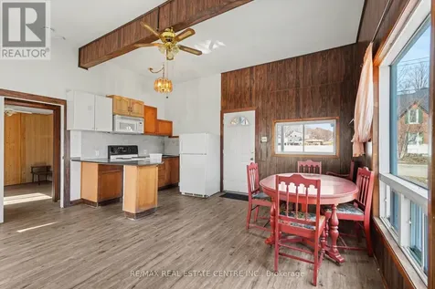 84 Bank Street North Renfrew ON K7V 2E2