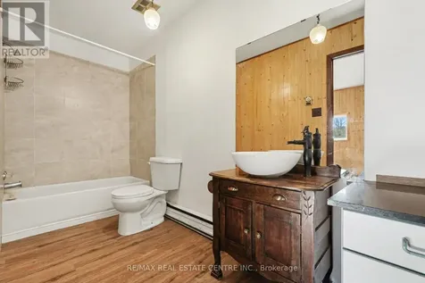 84 Bank Street North Renfrew ON K7V 2E2