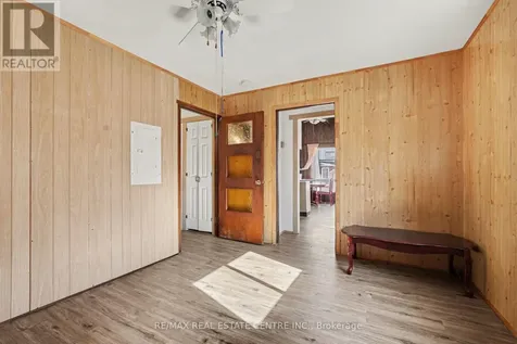 84 Bank Street North Renfrew ON K7V 2E2