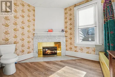 84 Bank Street North Renfrew ON K7V 2E2
