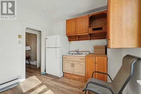 84 Bank Street North Renfrew ON K7V 2E2