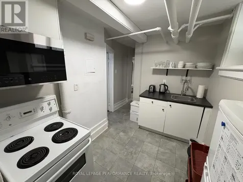 721 Cooper Street Ottawa ON K1R 5J5