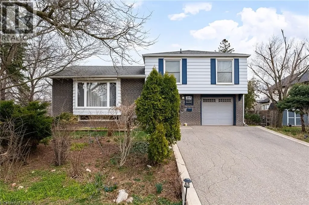 557 Trafford Crescent Oakville ON L6L 3T4