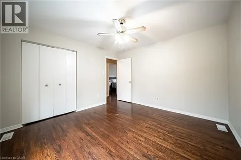 557 Trafford Crescent Oakville ON L6L 3T4