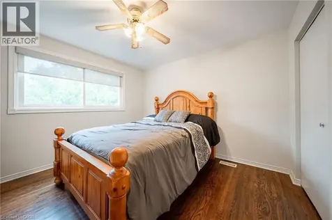 557 Trafford Crescent Oakville ON L6L 3T4