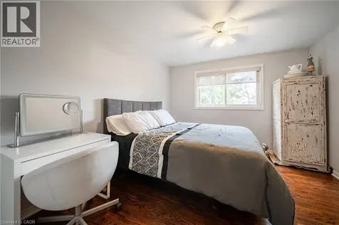 557 Trafford Crescent Oakville ON L6L 3T4