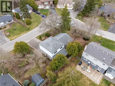 557 Trafford Crescent Oakville ON L6L 3T4
