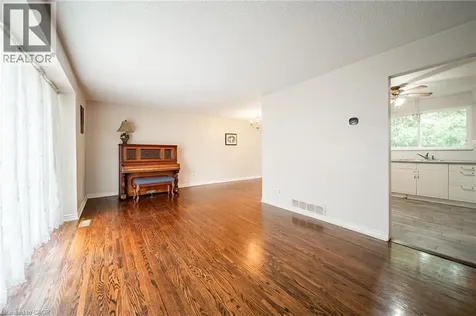 557 Trafford Crescent Oakville ON L6L 3T4