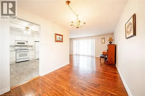 557 Trafford Crescent Oakville ON L6L 3T4