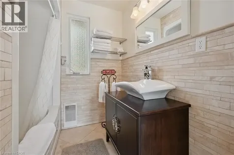 882 Fairway Road North Kitchener ON N2A 0C2