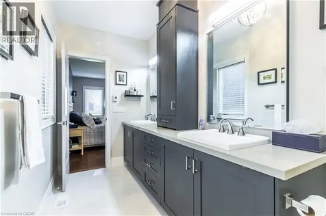 72 Pond View Gate Waterdown ON L8B 2A1