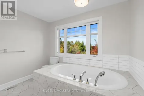 122 Helen Rapp Way Ottawa ON K1T 0N4