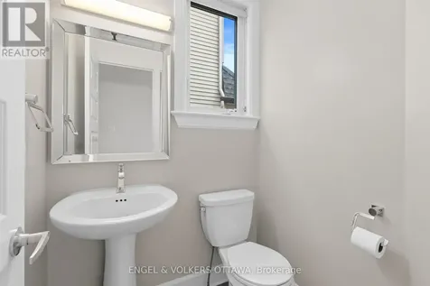 122 Helen Rapp Way Ottawa ON K1T 0N4