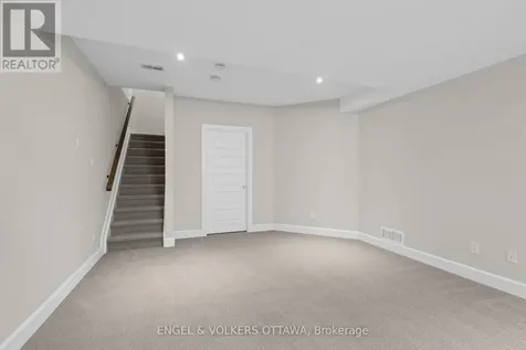 122 Helen Rapp Way Ottawa ON K1T 0N4