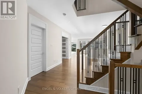 122 Helen Rapp Way Ottawa ON K1T 0N4