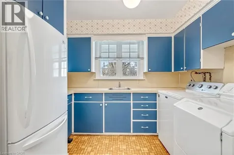 524 Meadow Wood Road Mississauga ON L5J 2S3