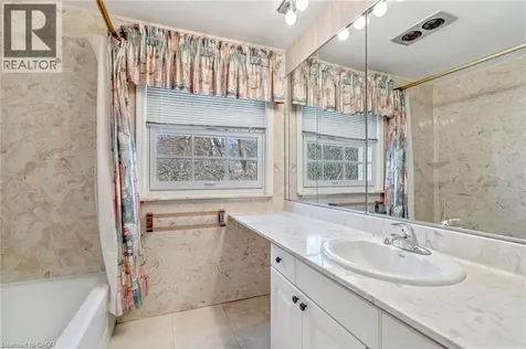 524 Meadow Wood Road Mississauga ON L5J 2S3