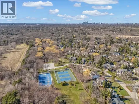 524 Meadow Wood Road Mississauga ON L5J 2S3