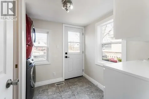 54 Weir Street South Hamilton (bartonville) ON L8K 3A4