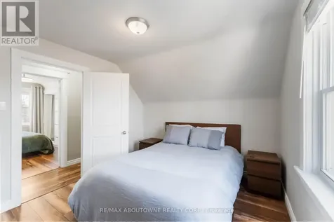 54 Weir Street South Hamilton (bartonville) ON L8K 3A4