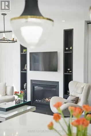 54 Angel Heights Ottawa ON K2S 2N4