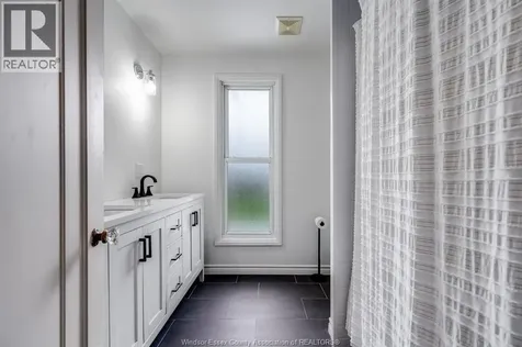 95 Tweedsmuir Avenue East Chatham ON N7M 3Z7