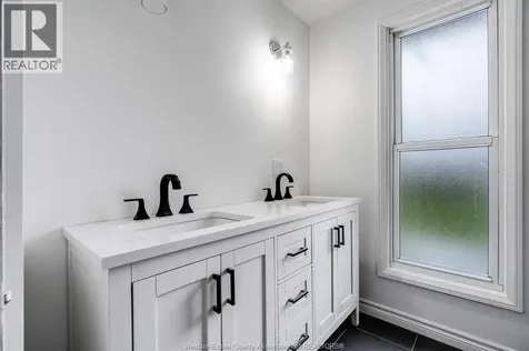 95 Tweedsmuir Avenue East Chatham ON N7M 3Z7