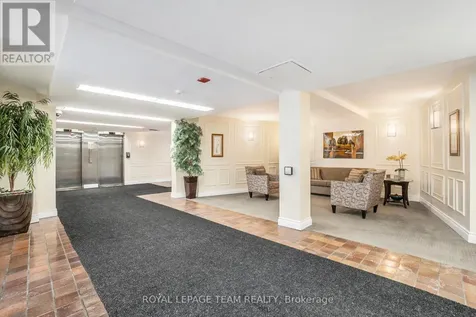 1356 Meadowlands Drive East Ottawa ON K2E 6K6