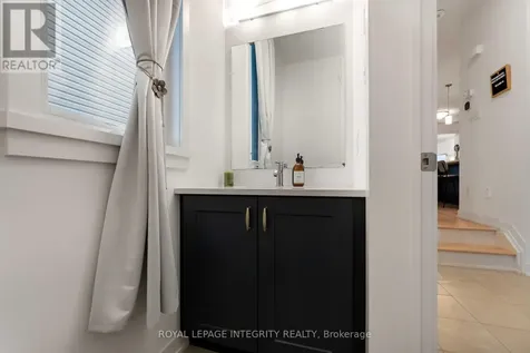221 Finsbury Avenue Ottawa ON K2S 2X9