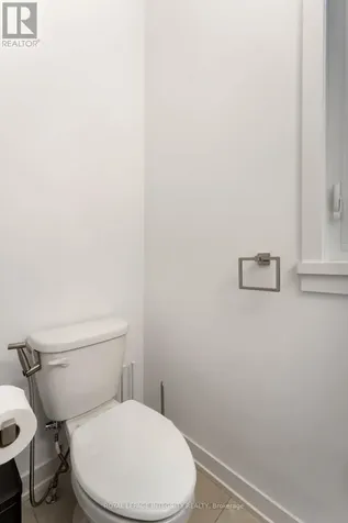 221 Finsbury Avenue Ottawa ON K2S 2X9