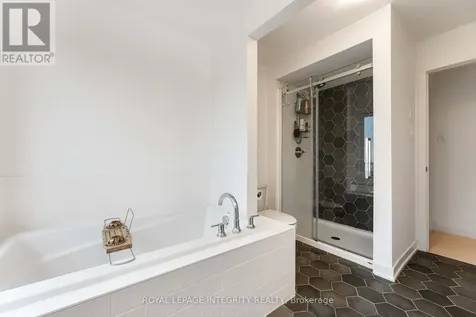 221 Finsbury Avenue Ottawa ON K2S 2X9