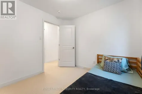 221 Finsbury Avenue Ottawa ON K2S 2X9