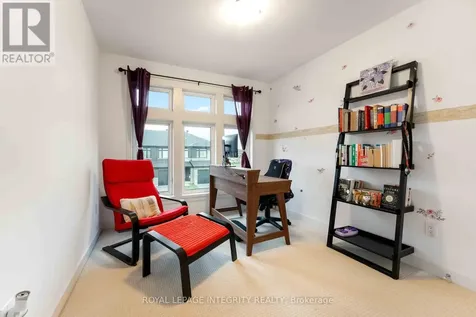 221 Finsbury Avenue Ottawa ON K2S 2X9