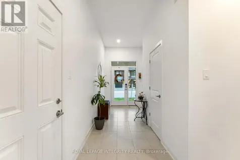 221 Finsbury Avenue Ottawa ON K2S 2X9
